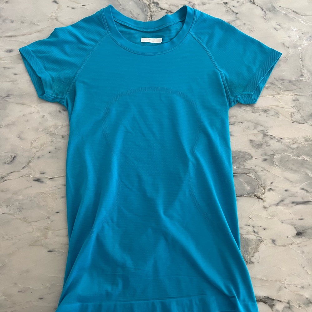Lululemon Short Sleeved Swiftly Tech. Teal. Size 4.